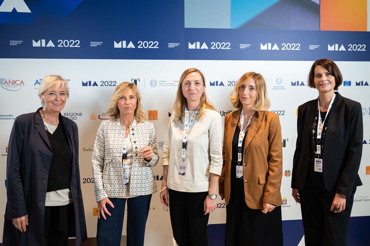 Domizia De Rosa presented a panel dedicated to the women's role in the Industry and new generation 